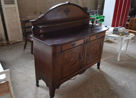 (n-7337) Suur võimas riiuliga kummut (n-7337) Suur võimas riiuliga kummut