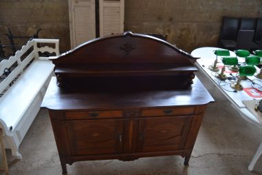 (n-7337) Suur võimas riiuliga kummut