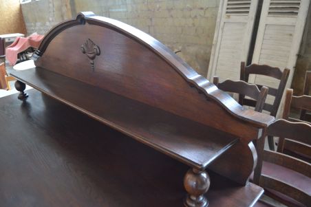 (n-7337) Suur võimas riiuliga kummut (n-7337) Suur võimas riiuliga kummut