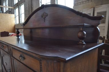 (n-7337) Suur võimas riiuliga kummut