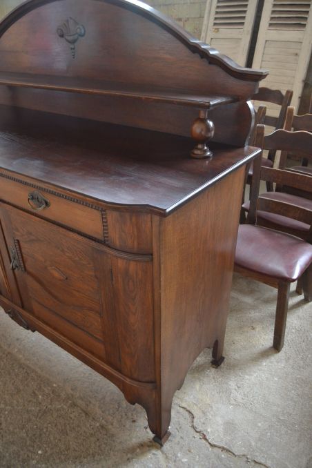 (n-7337) Suur võimas riiuliga kummut (n-7337) Suur võimas riiuliga kummut