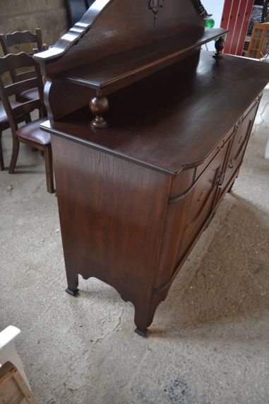 (n-7337) Suur võimas riiuliga kummut