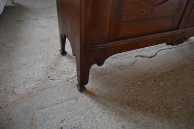 (n-7337) Suur võimas riiuliga kummut