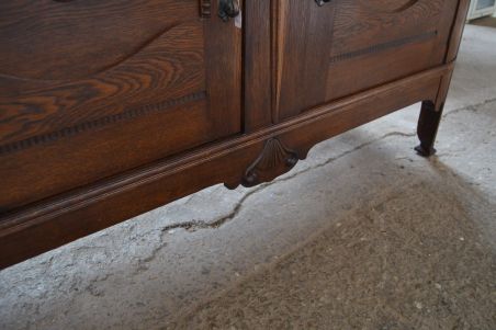 (n-7337) Suur võimas riiuliga kummut (n-7337) Suur võimas riiuliga kummut