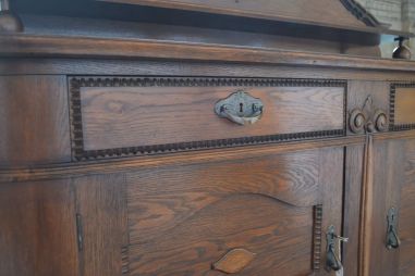 (n-7337) Suur võimas riiuliga kummut