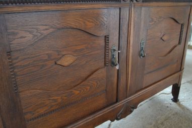 (n-7337) Suur võimas riiuliga kummut