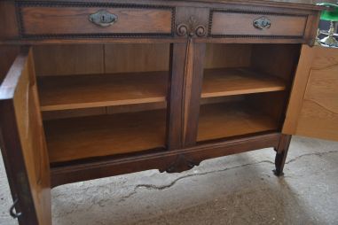 (n-7337) Suur võimas riiuliga kummut