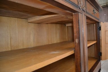 (n-7337) Suur võimas riiuliga kummut