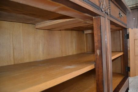 (n-7337) Suur võimas riiuliga kummut (n-7337) Suur võimas riiuliga kummut