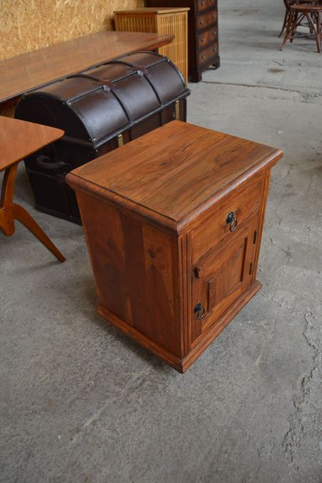 (n-7338) Väiksem kummut, öökapp (n-7338) Väiksem kummut, öökapp