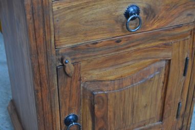 (n-7338) Väiksem kummut, öökapp