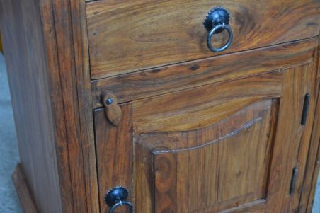 (n-7338) Väiksem kummut, öökapp (n-7338) Väiksem kummut, öökapp