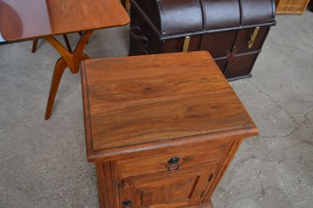 (n-7338) Väiksem kummut, öökapp (n-7338) Väiksem kummut, öökapp