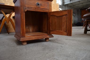 (n-7338) Väiksem kummut, öökapp