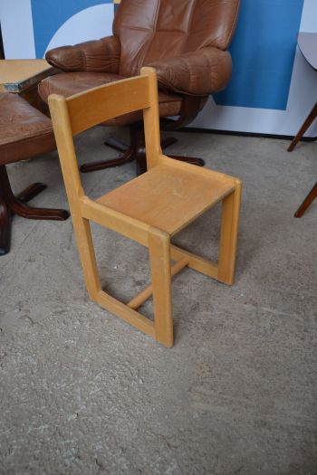 (n-7339) Väikelapse vineerist tool ESSELTE STUDIUM