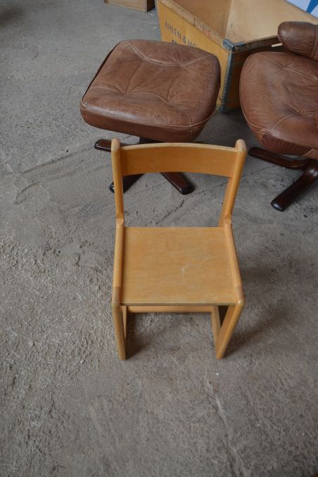 (n-7339) Väikelapse vineerist tool ESSELTE STUDIUM (n-7339) Väikelapse vineerist tool ESSELTE STUDIUM