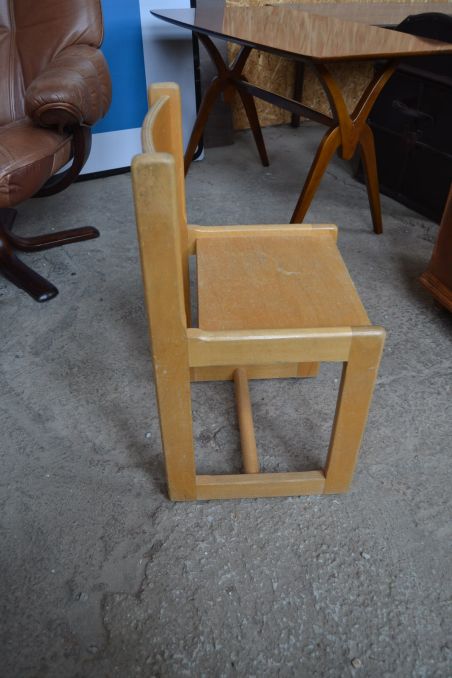 (n-7339) Väikelapse vineerist tool ESSELTE STUDIUM (n-7339) Väikelapse vineerist tool ESSELTE STUDIUM
