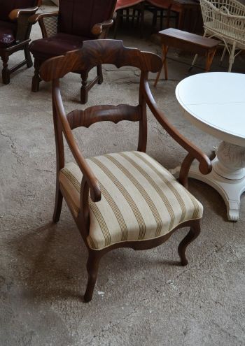 (n-7340) Suur käetugedega tool, kirjutuslaua tool, salongitool