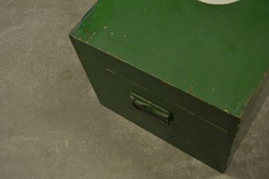 (n-7351) Vana meditsiinitarvete kast