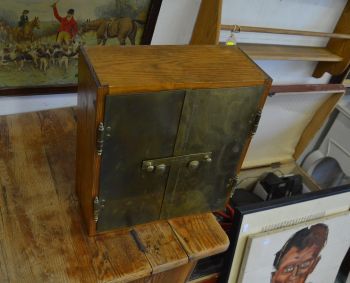 (n-7355) G.Eriksson Eskilskunta huvitav seinakpp