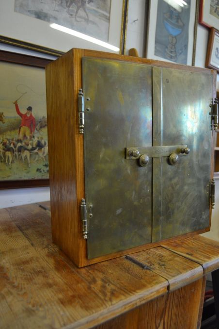 (n-7355) G.Eriksson Eskilskunta huvitav seinakpp