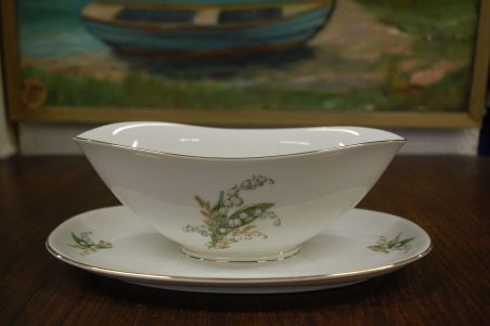 (n-7347/9) Selb Bavaria Krautheim, Liljekonval piibelehtedega kastmenõu