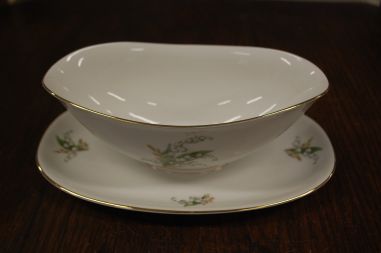 (n-7347/9) Selb Bavaria Krautheim, Liljekonval piibelehtedega kastmenõu