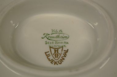 (n-7347/9) Selb Bavaria Krautheim, Liljekonval piibelehtedega kastmenõu