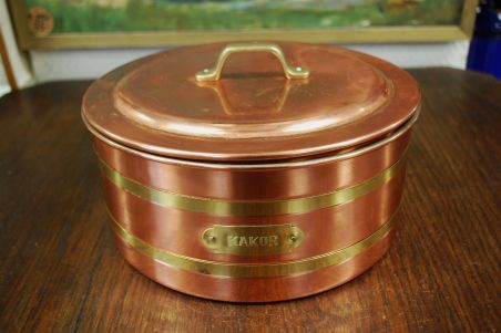 (n-7390) Metallist kaanega küpsisenõu "Kakor"