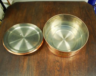 (n-7390) Metallist kaanega küpsisenõu "Kakor"