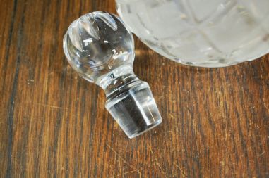 (n-7395) Harrach Böhm  pliikristallist karahvin