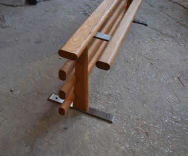 (L-709) Retro seinariiul, mütsiriiul