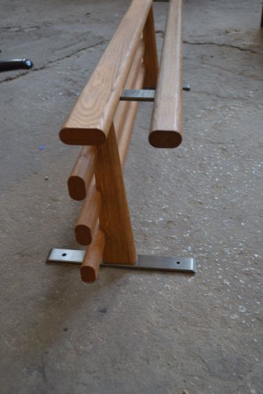 (L-709) Retro seinariiul, mütsiriiul