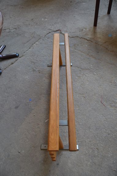 (L-709) Retro seinariiul, mütsiriiul