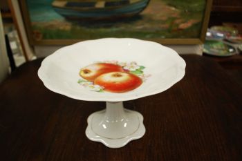 (n-7402) KPM, kõrgel jalal puuviljadega vaagen