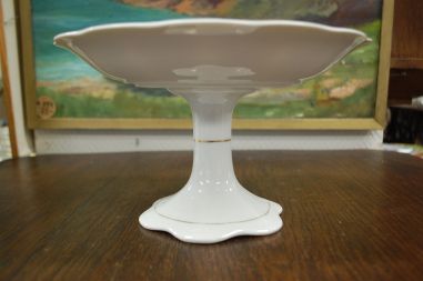 (n-7402) KPM, kõrgel jalal puuviljadega vaagen