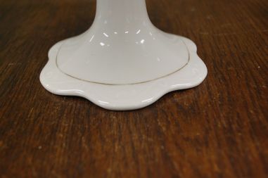 (n-7402) KPM, kõrgel jalal puuviljadega vaagen