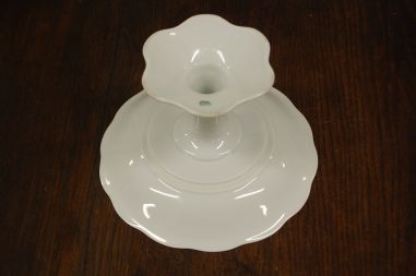 (n-7402) KPM, kõrgel jalal puuviljadega vaagen