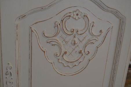 (L-710)  Pikk valge kummut , servant (L-710)  Pikk valge kummut , servant