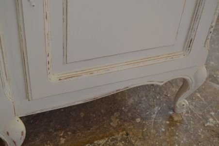 (L-710)  Pikk valge kummut , servant (L-710)  Pikk valge kummut , servant