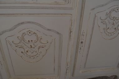 (L-710)  Pikk valge kummut , servant