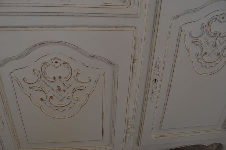 (L-710)  Pikk valge kummut , servant (L-710)  Pikk valge kummut , servant