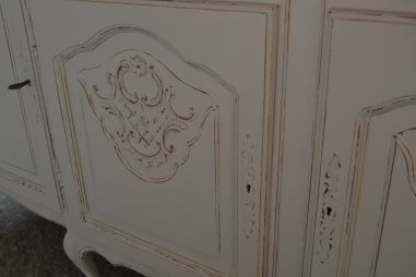 (L-710)  Pikk valge kummut , servant