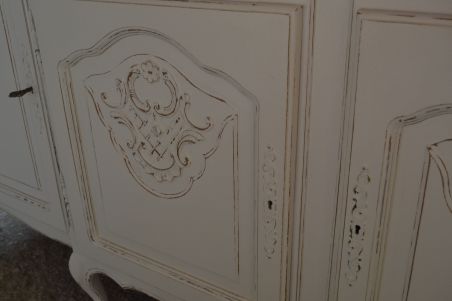 (L-710)  Pikk valge kummut , servant (L-710)  Pikk valge kummut , servant