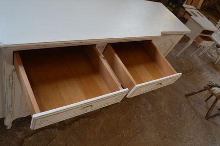 (L-710)  Pikk valge kummut , servant (L-710)  Pikk valge kummut , servant