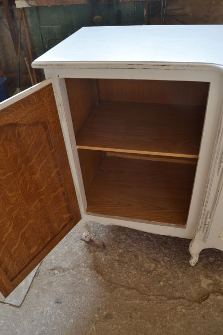 (L-710)  Pikk valge kummut , servant (L-710)  Pikk valge kummut , servant