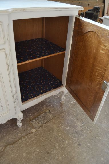 (L-710)  Pikk valge kummut , servant