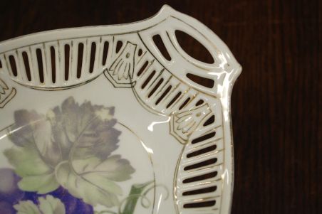 (n-7411) Pitsiline juugendstiilis kauss-vaagen "Viinamarjad"