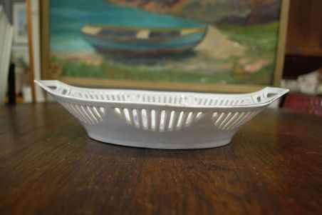 (n-7411) Pitsiline juugendstiilis kauss-vaagen "Viinamarjad"