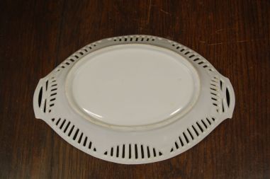 (n-7411) Pitsiline juugendstiilis kauss-vaagen "Viinamarjad"